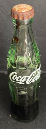 m06027-1 € 8,00 coca cola mini flesje groen glas.jpeg